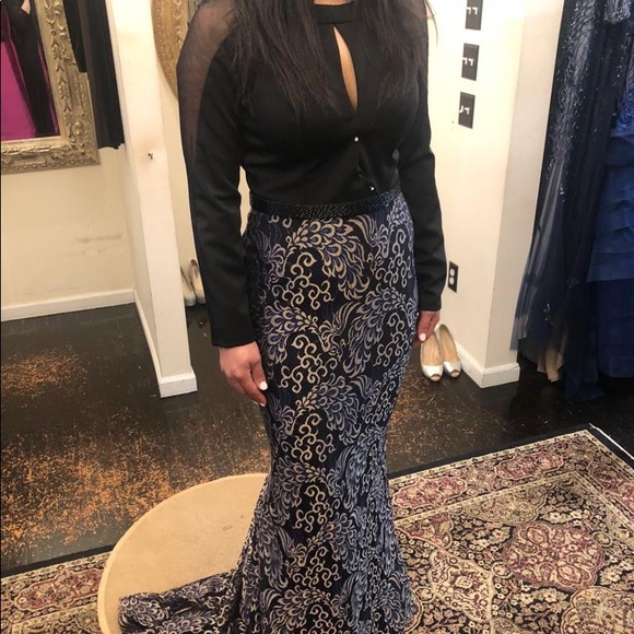 Elegant Dress - Picture 4 of 6